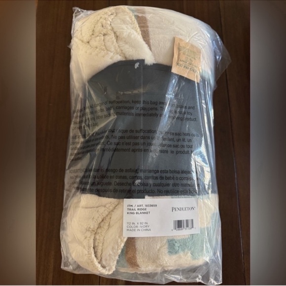 🎉LAST PIECE🎉Pendleton luxurious plush blanket - Picture 8 of 8